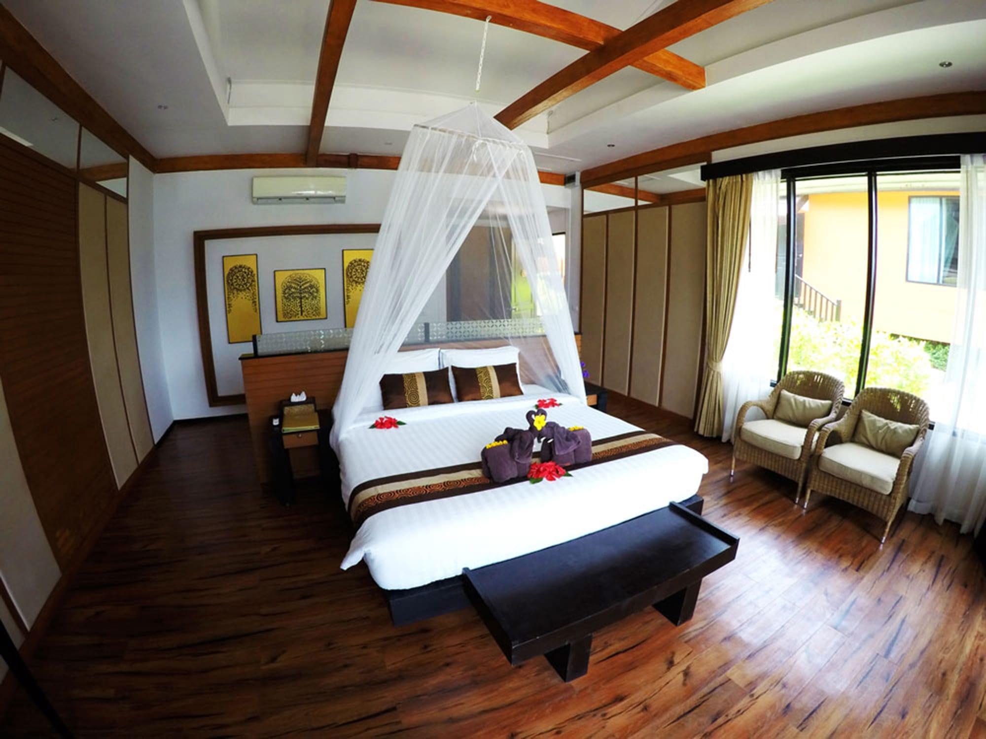 Phi Phi Long Beach Resort & Villa Exterior photo