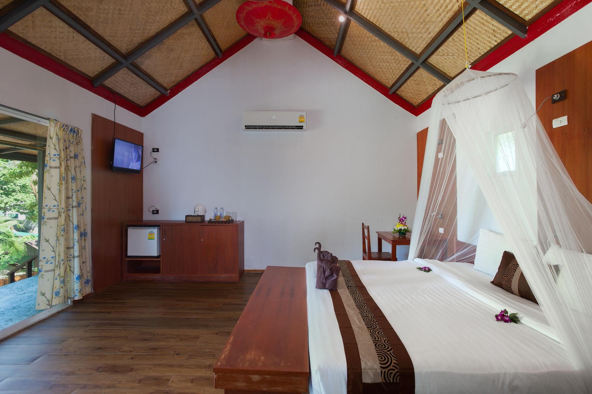 Phi Phi Long Beach Resort & Villa Exterior photo