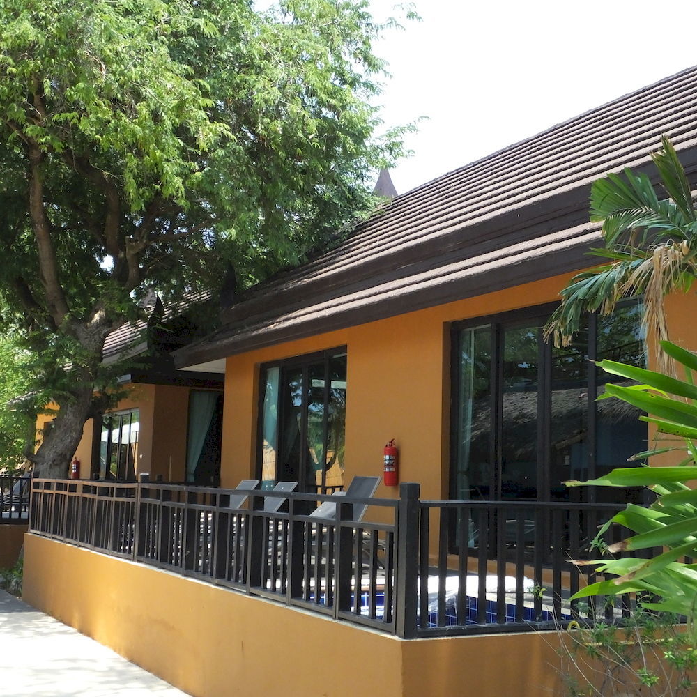 Phi Phi Long Beach Resort & Villa Exterior photo