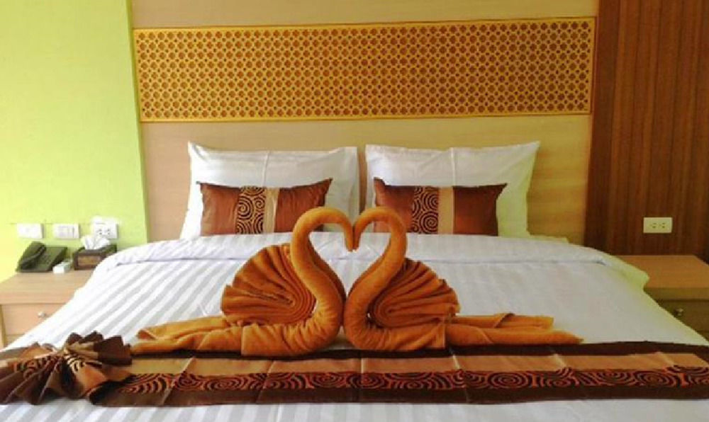 Phi Phi Long Beach Resort & Villa Exterior photo