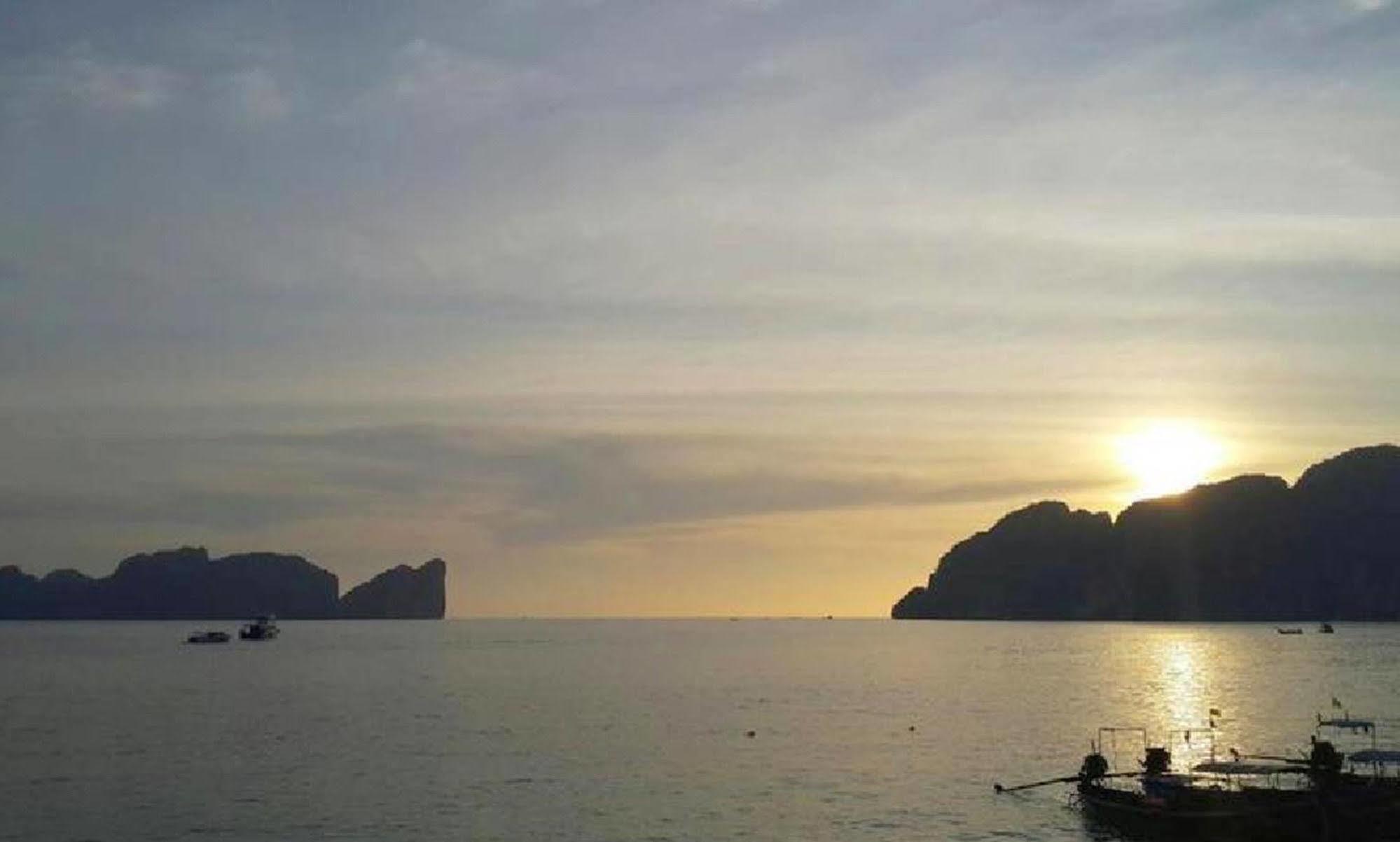 Phi Phi Long Beach Resort & Villa Exterior photo